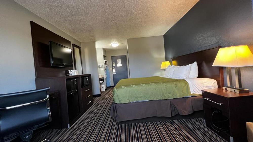 Business King Room - Non-Smoking interior